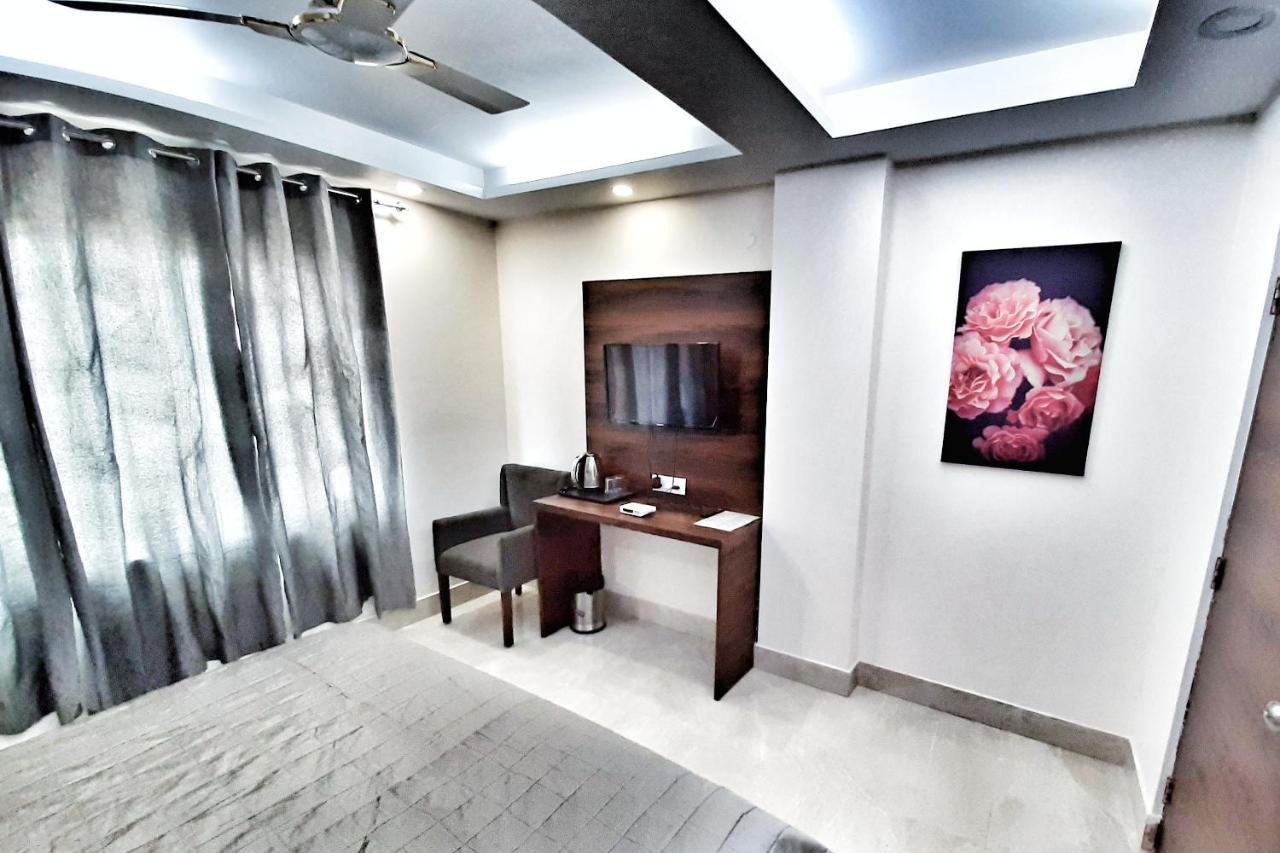 Hotel Aerocity Purple Orchid Neu-Delhi Exterior foto