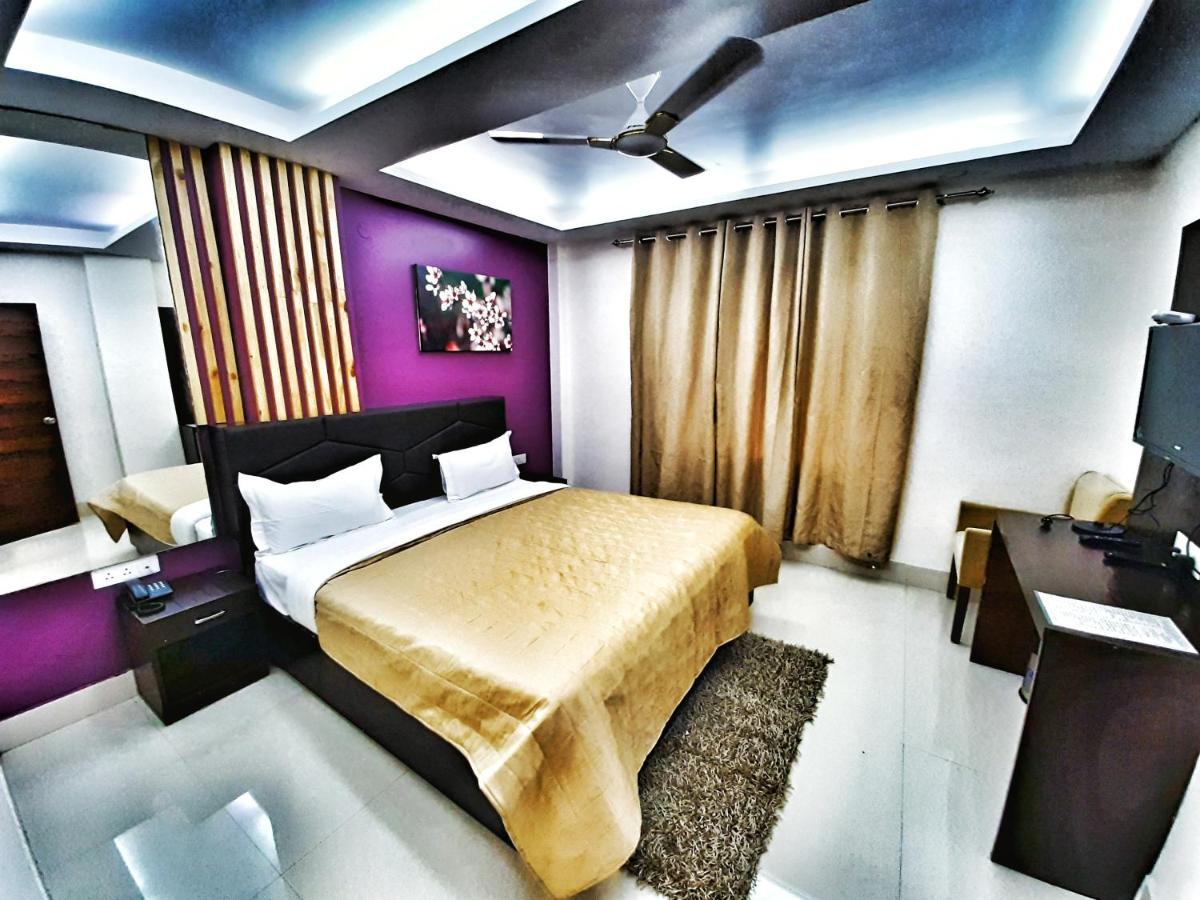 Hotel Aerocity Purple Orchid Neu-Delhi Exterior foto