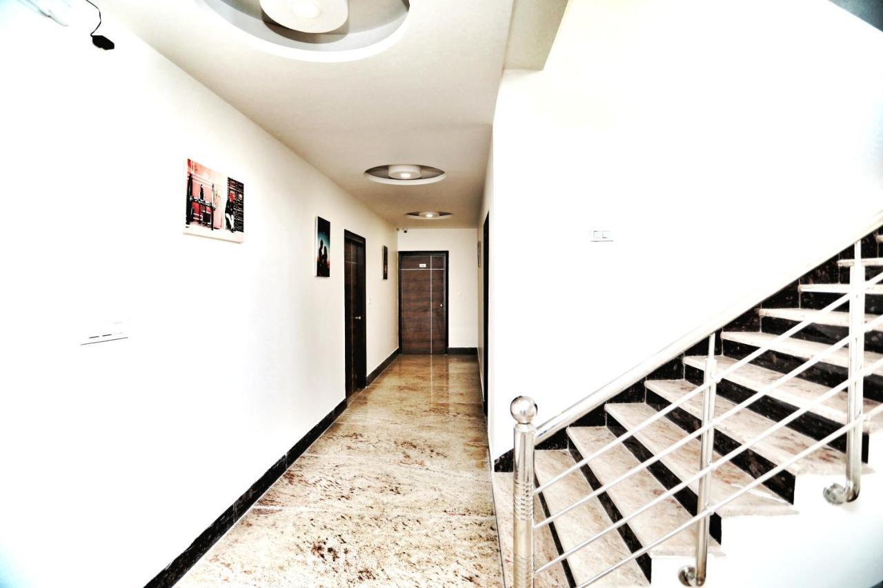 Hotel Aerocity Purple Orchid Neu-Delhi Exterior foto