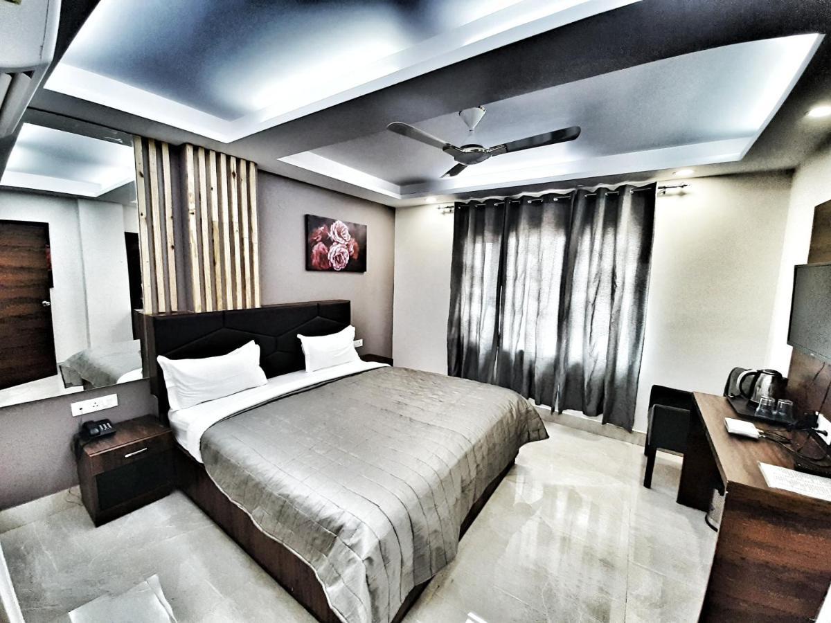 Hotel Aerocity Purple Orchid Neu-Delhi Exterior foto