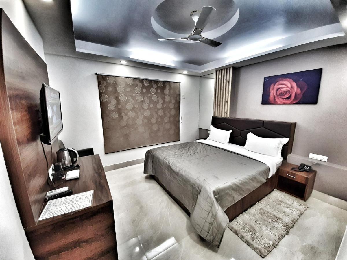 Hotel Aerocity Purple Orchid Neu-Delhi Exterior foto