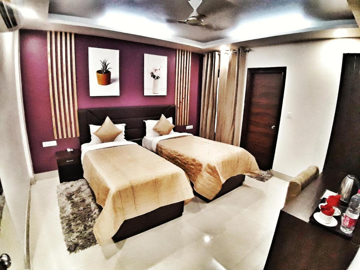 Hotel Aerocity Purple Orchid Neu-Delhi Exterior foto