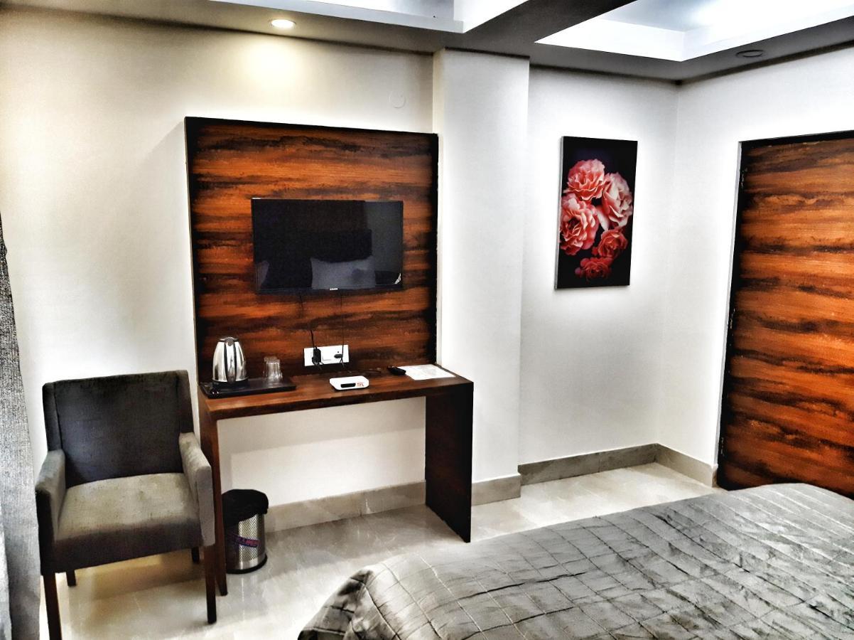 Hotel Aerocity Purple Orchid Neu-Delhi Exterior foto